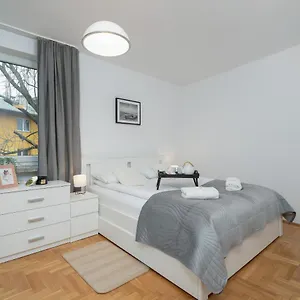 Jozefinska With Balcony Cracow By Renters Apartament